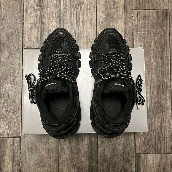 Balenciaga Men's Black Sneakers - Picture 2 of 4